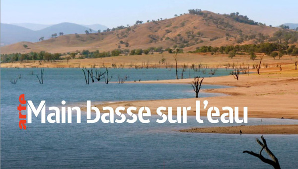 main basse sur l'eau